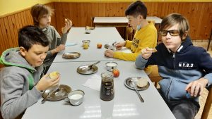 Slovenski zajtrk z AM v jedilnici